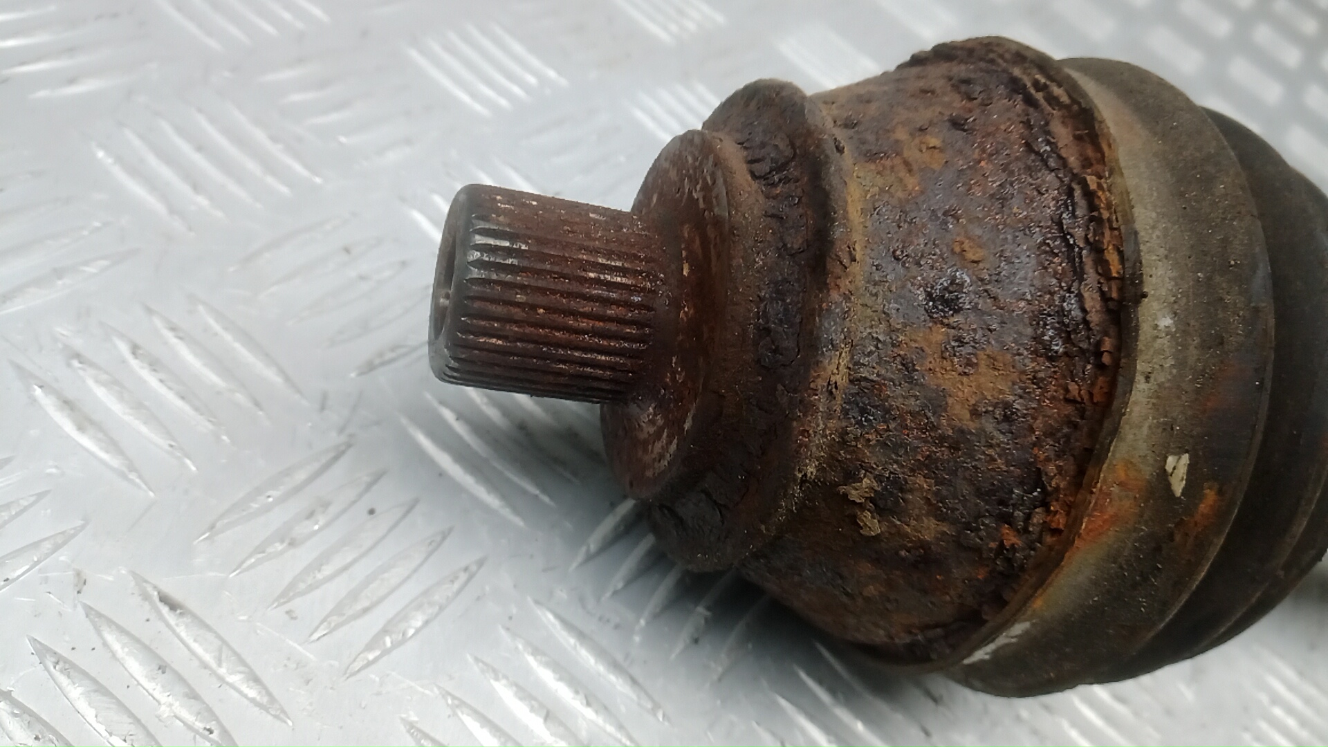 Полуось передняя левая