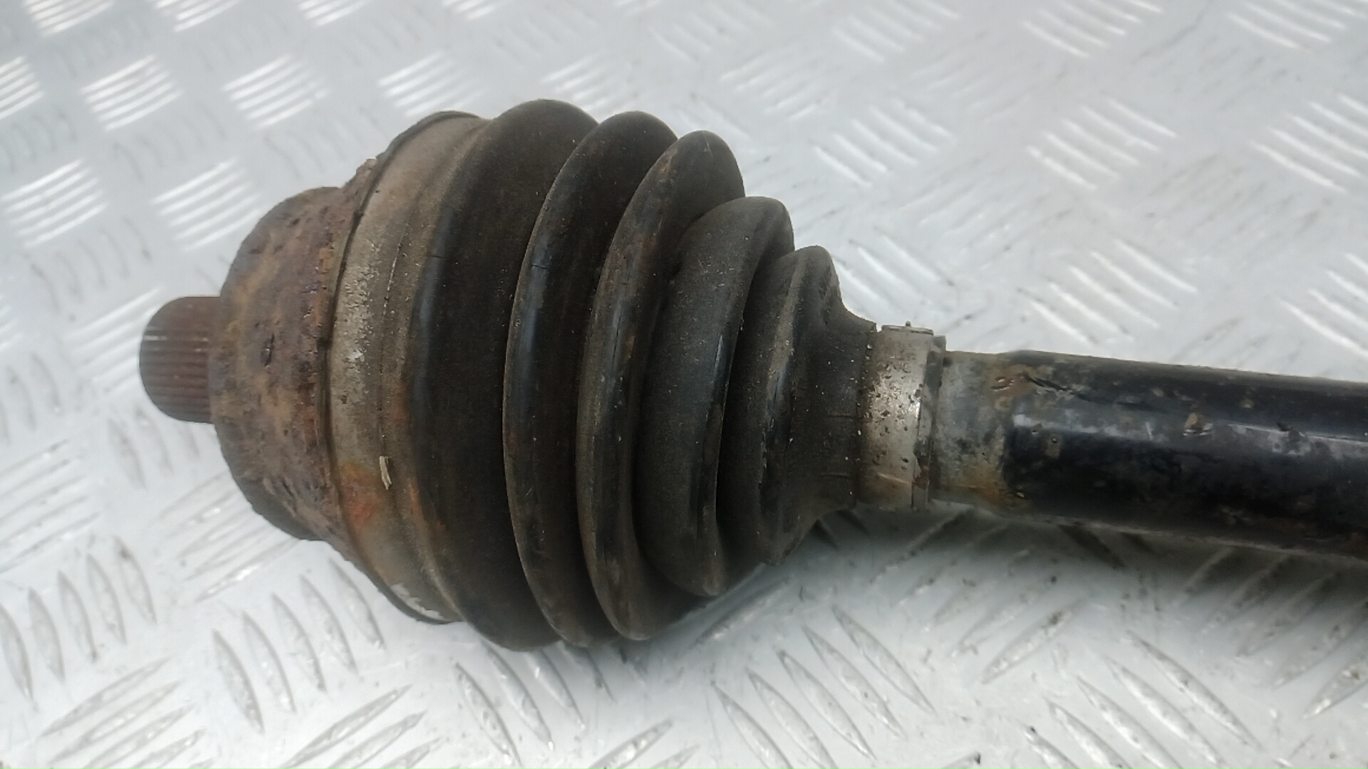 Полуось передняя левая