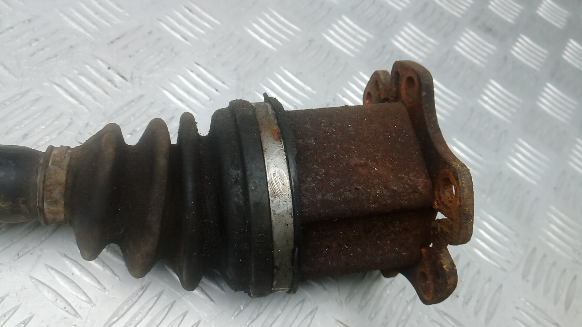 Полуось передняя левая