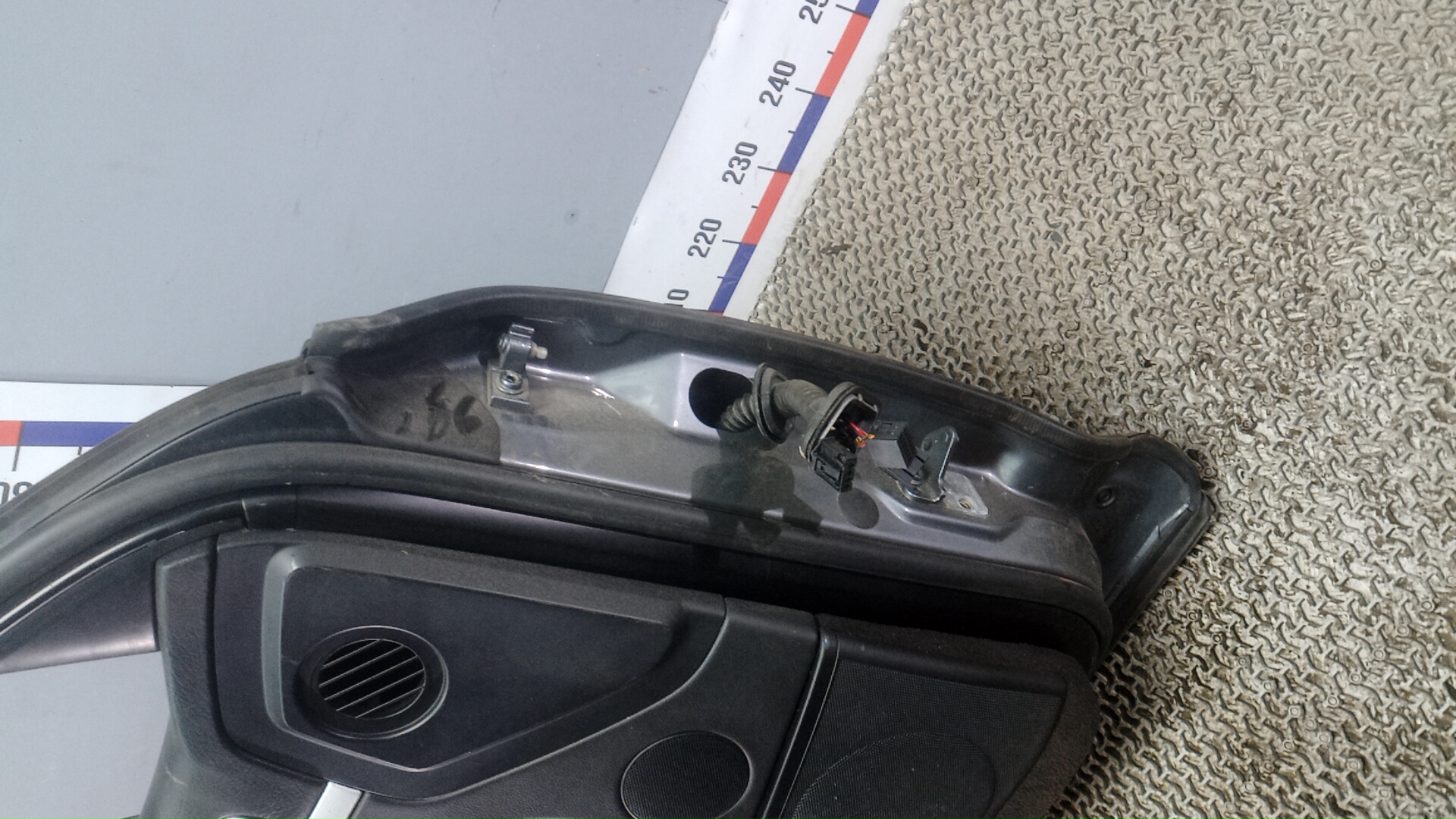 Дверь передняя левая