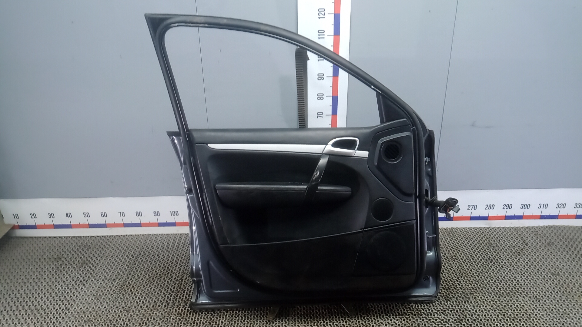 Дверь передняя левая