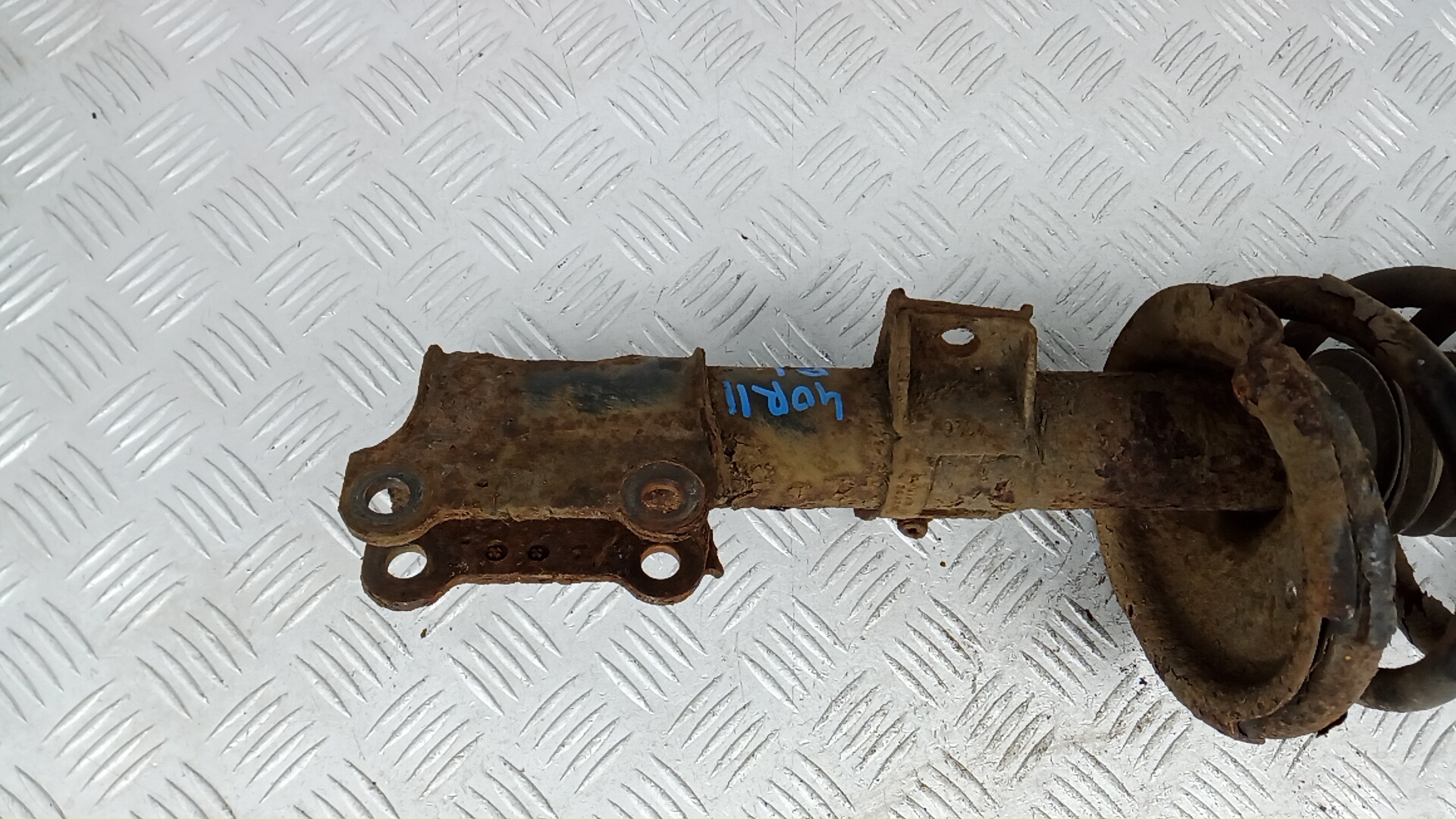 Амортизатор передний левый