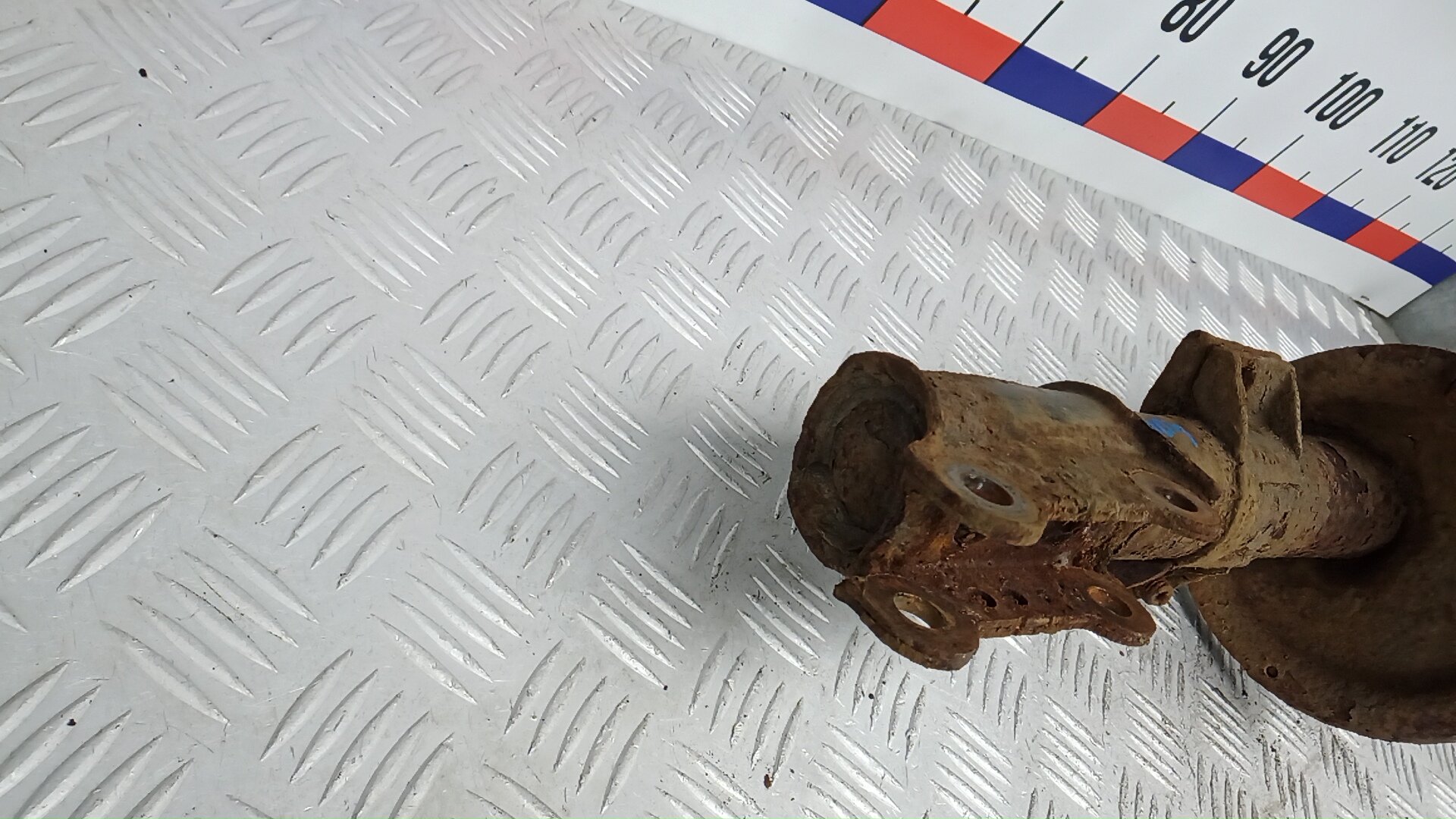 Амортизатор передний левый