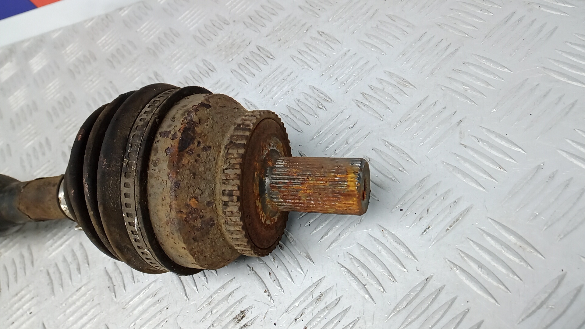 Полуось передняя левая