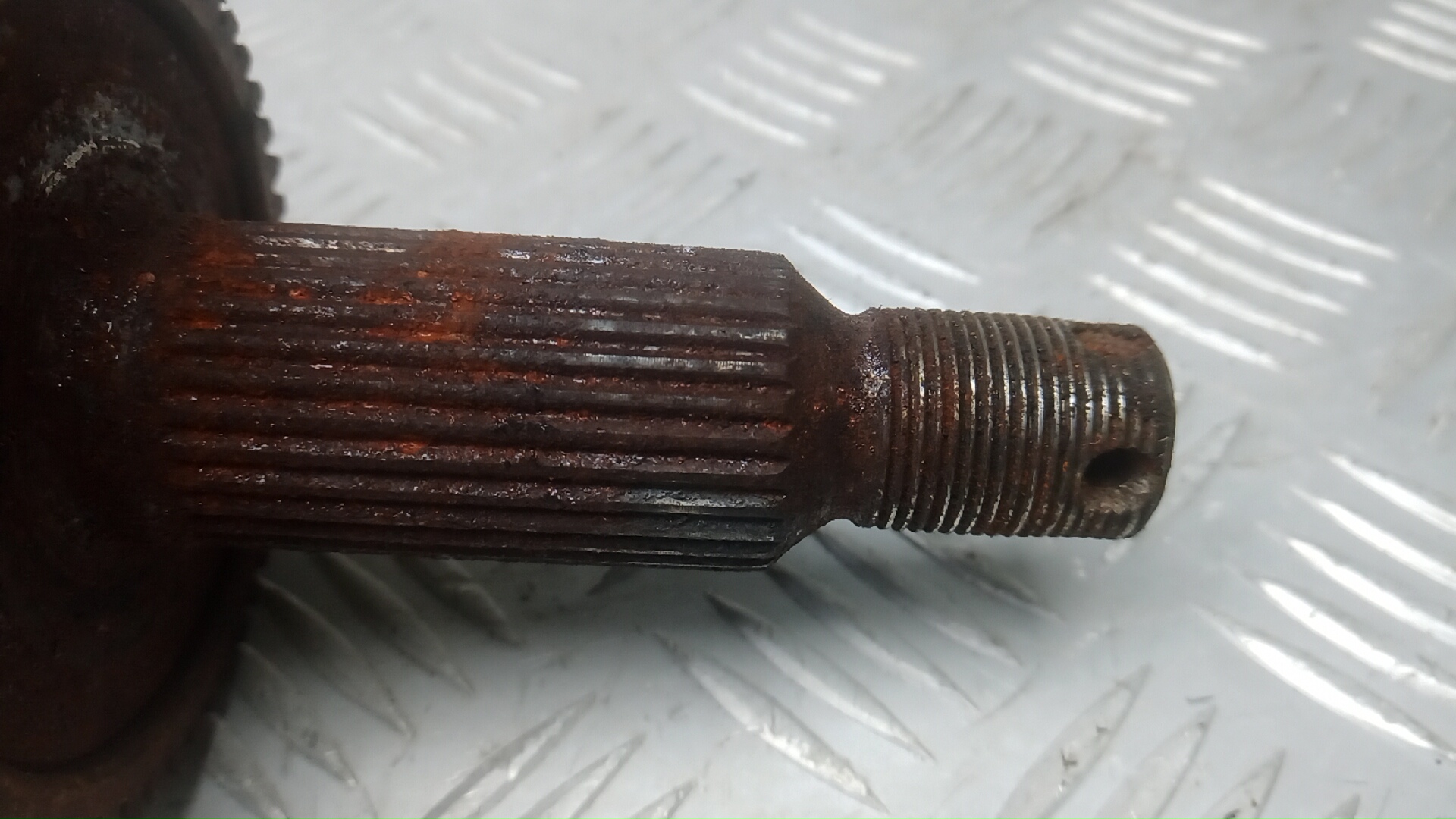 Полуось передняя левая