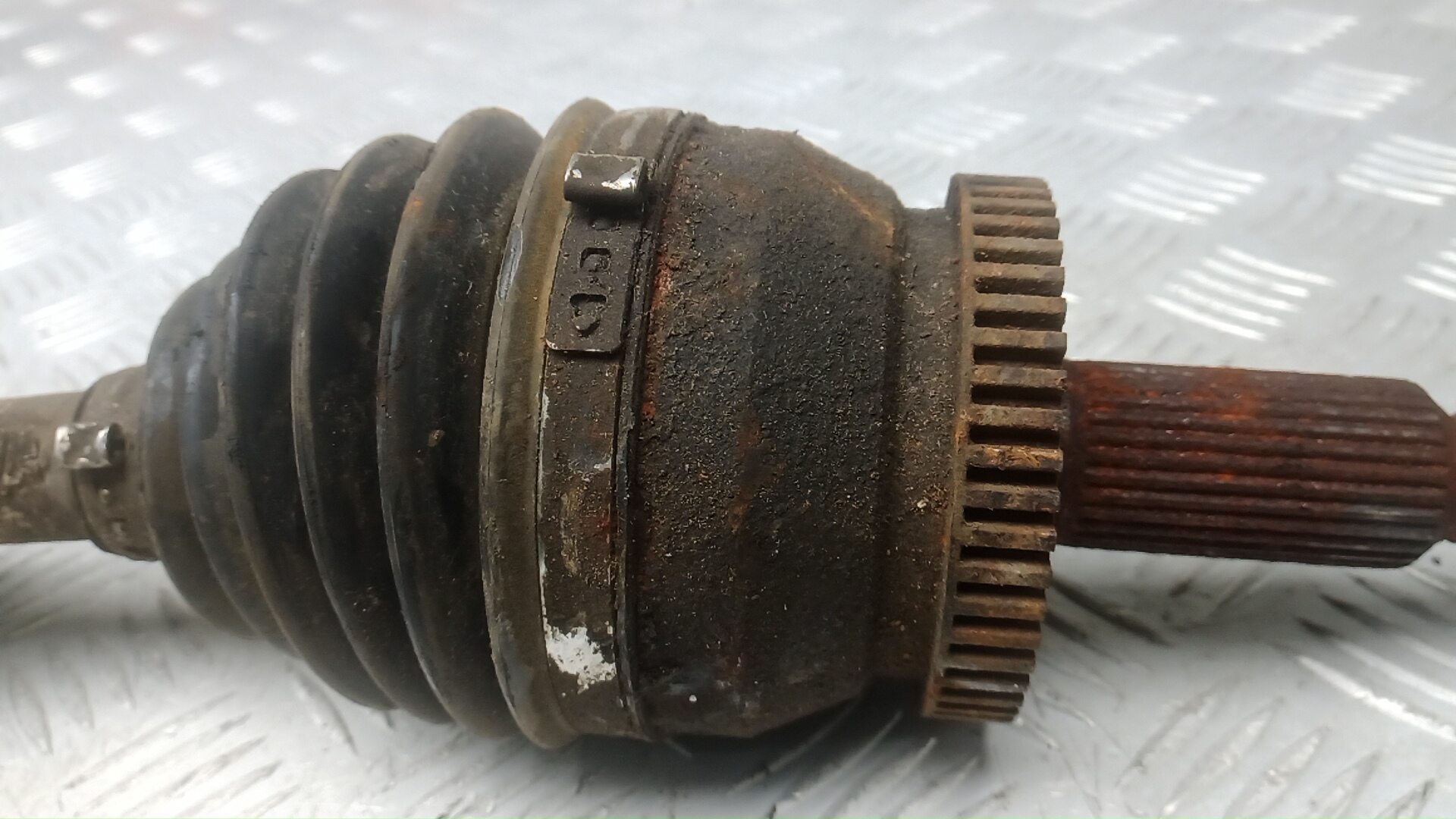 Полуось передняя левая