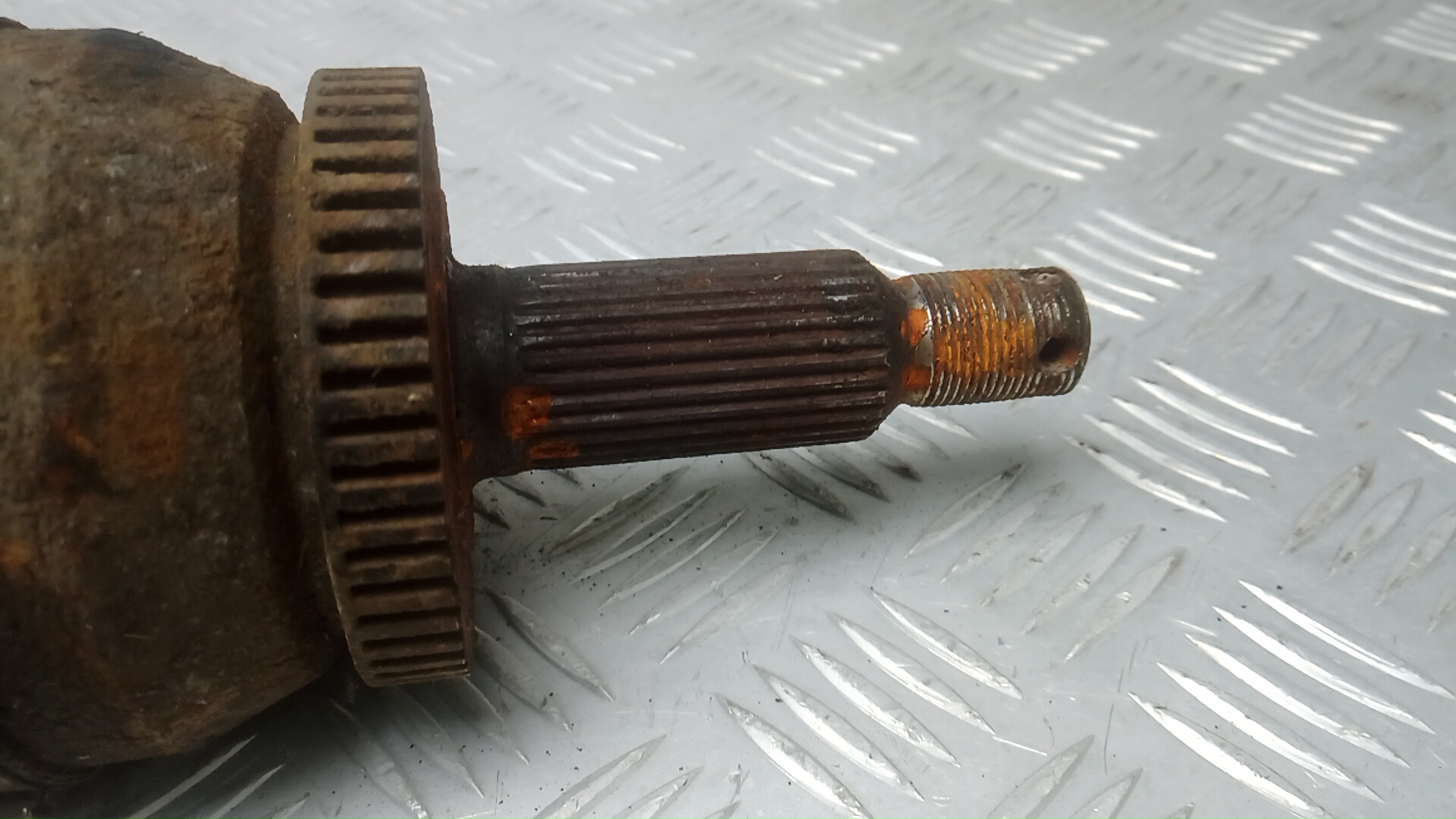 Полуось передняя правая