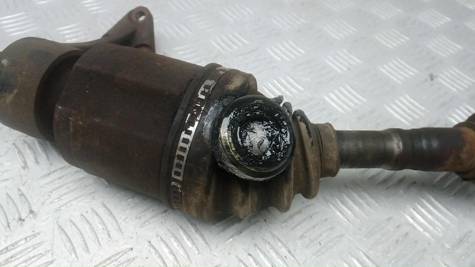 Полуось передняя правая