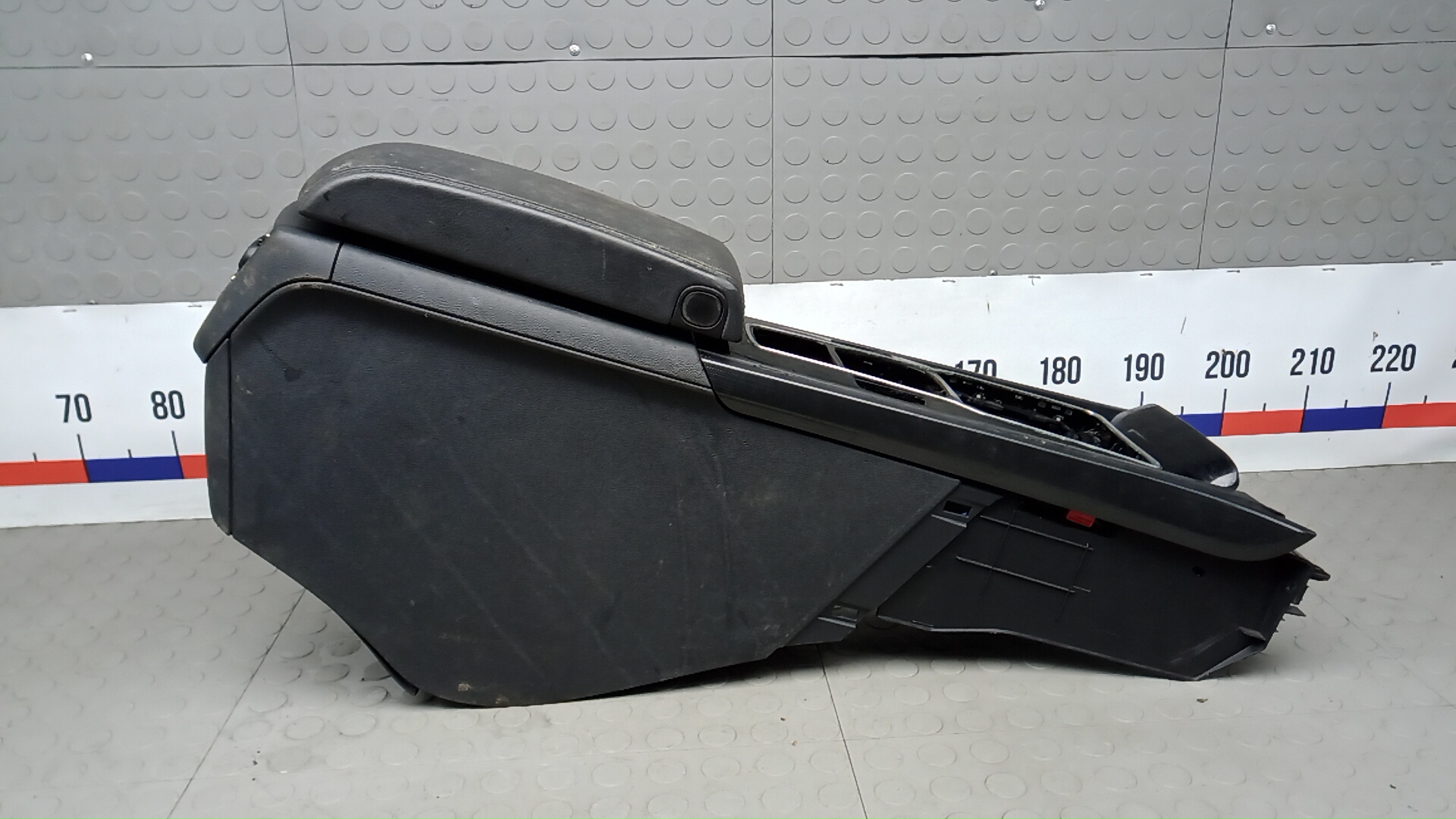 Подлокотник