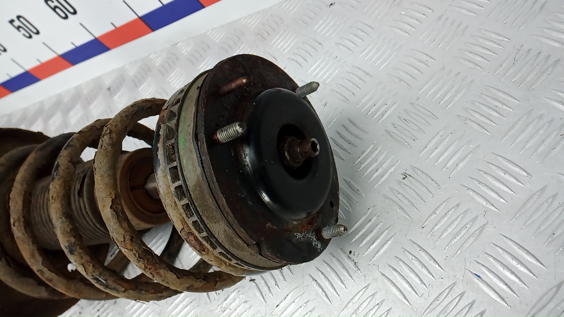 Амортизатор передний левый