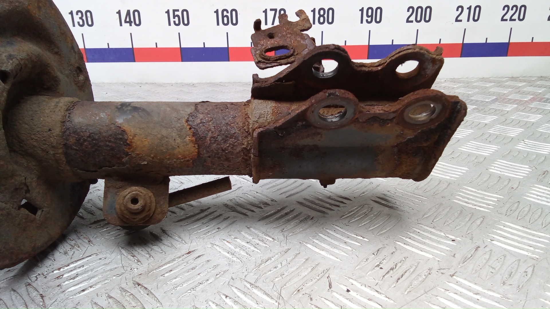 Амортизатор передний правый