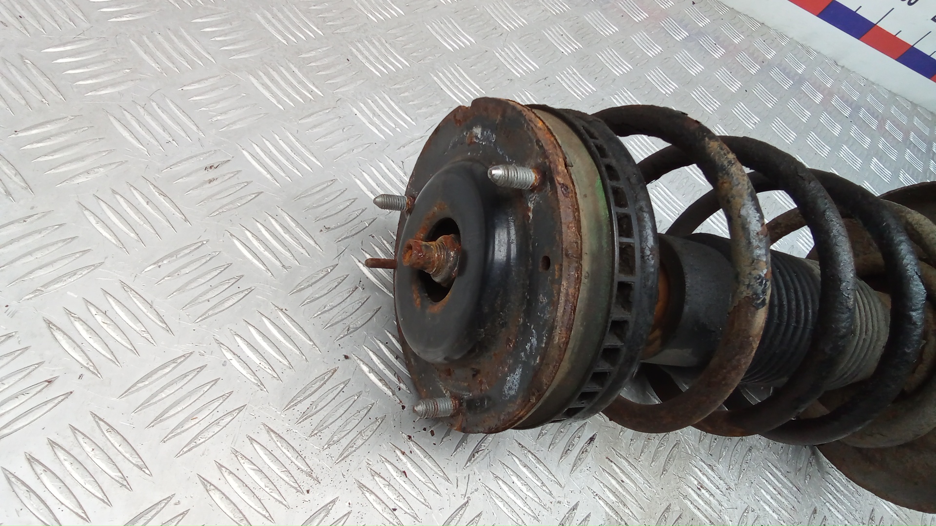 Амортизатор передний правый