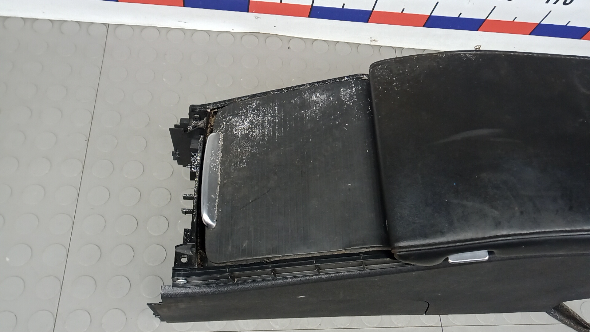 Подлокотник