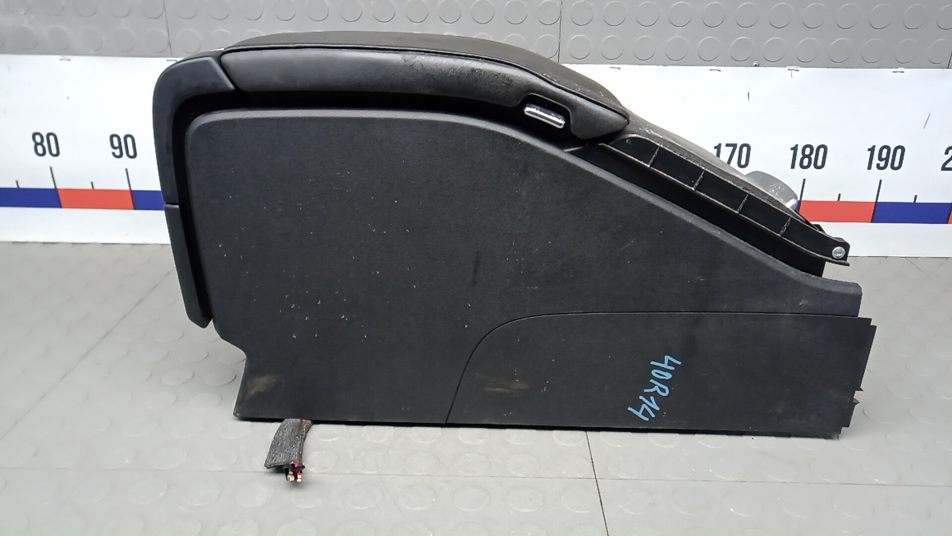 Подлокотник