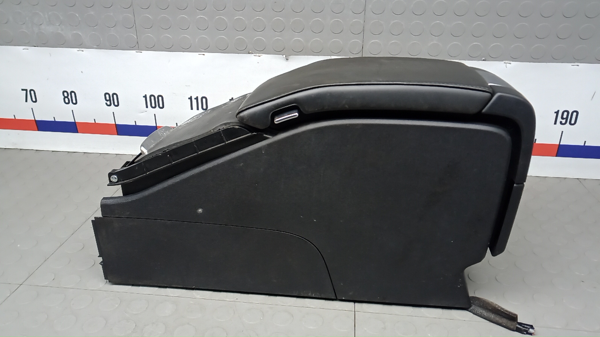 Подлокотник