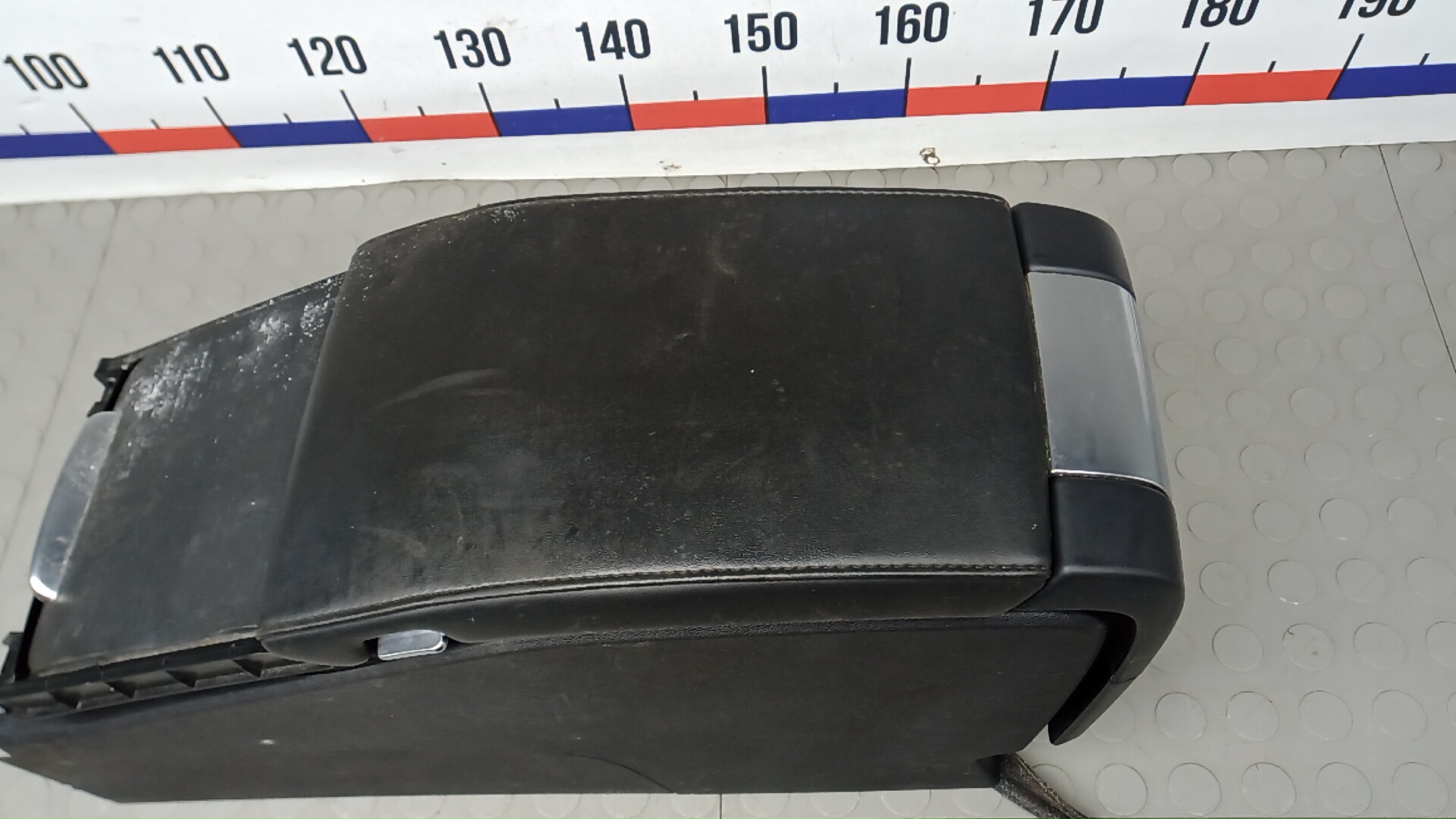 Подлокотник