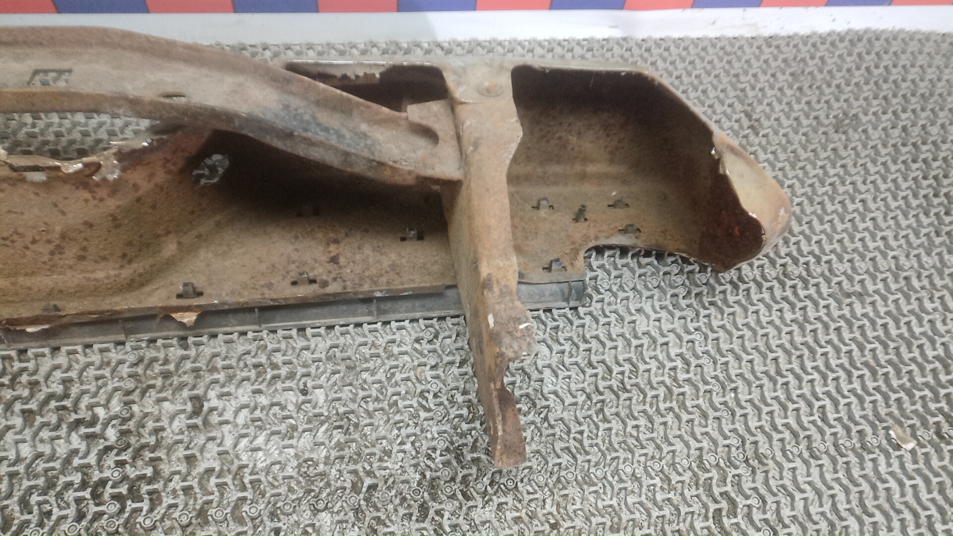 Бампер задний