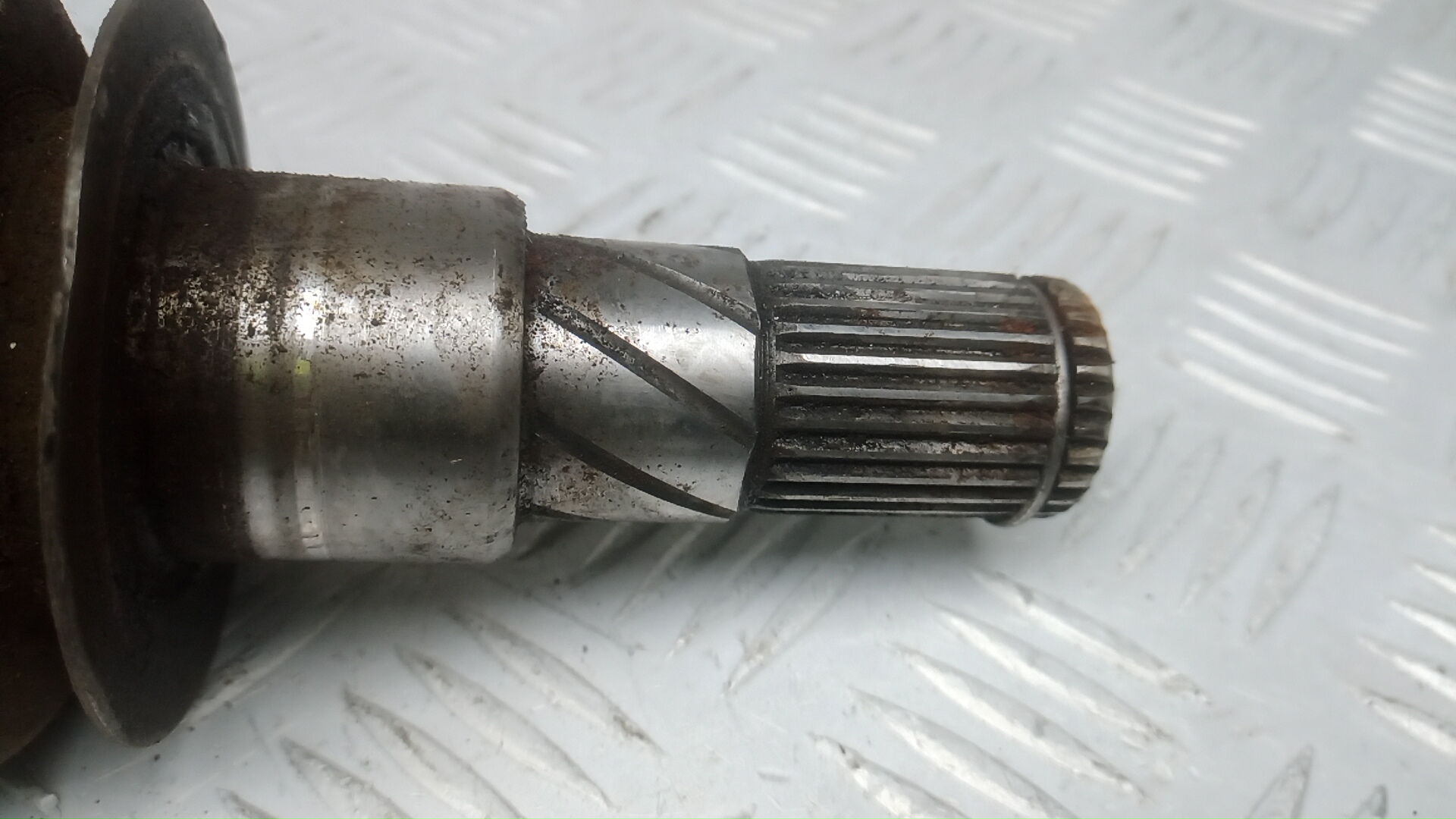 Полуось передняя правая