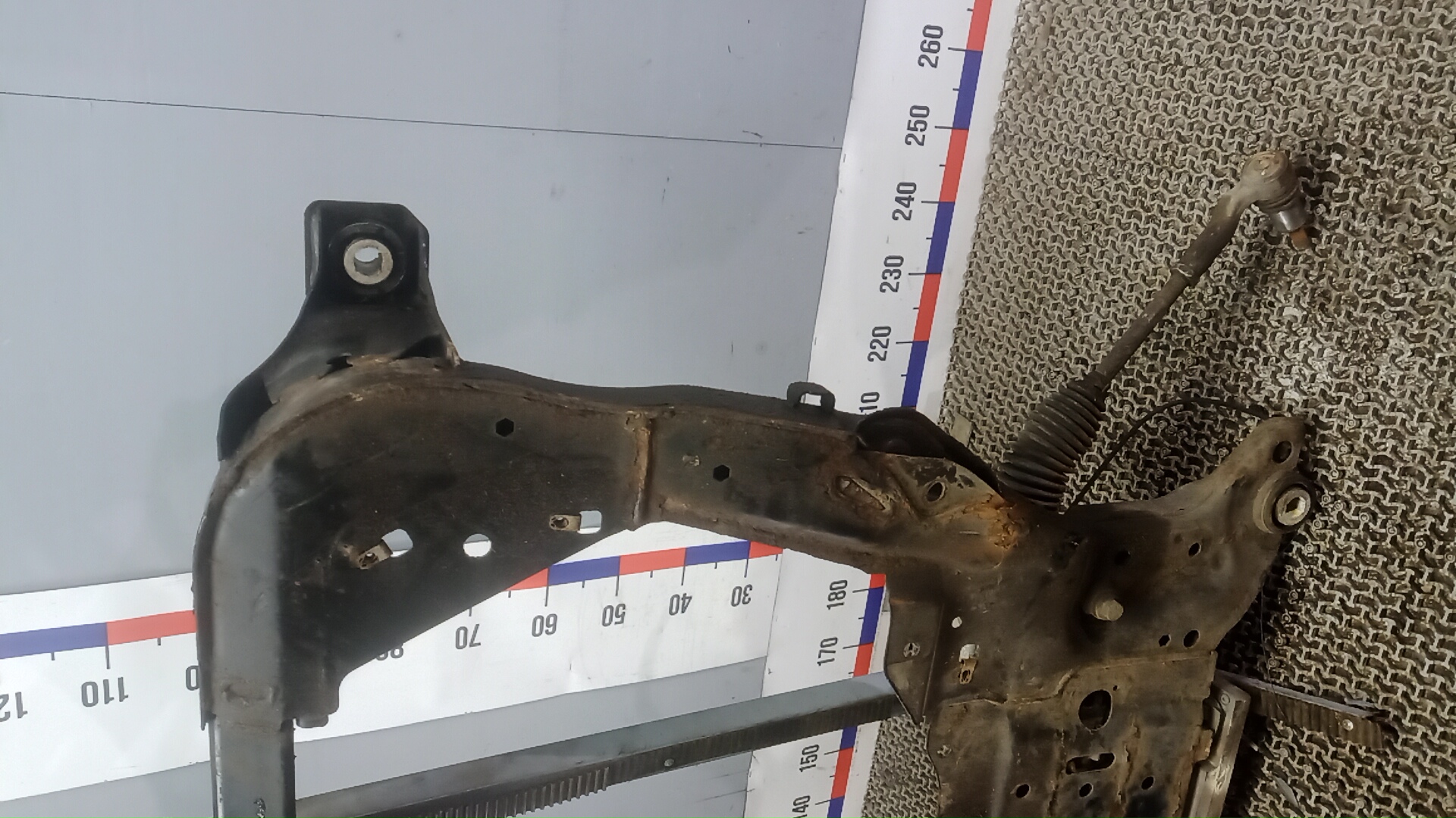 Балка передняя (крепление продольных тяг)