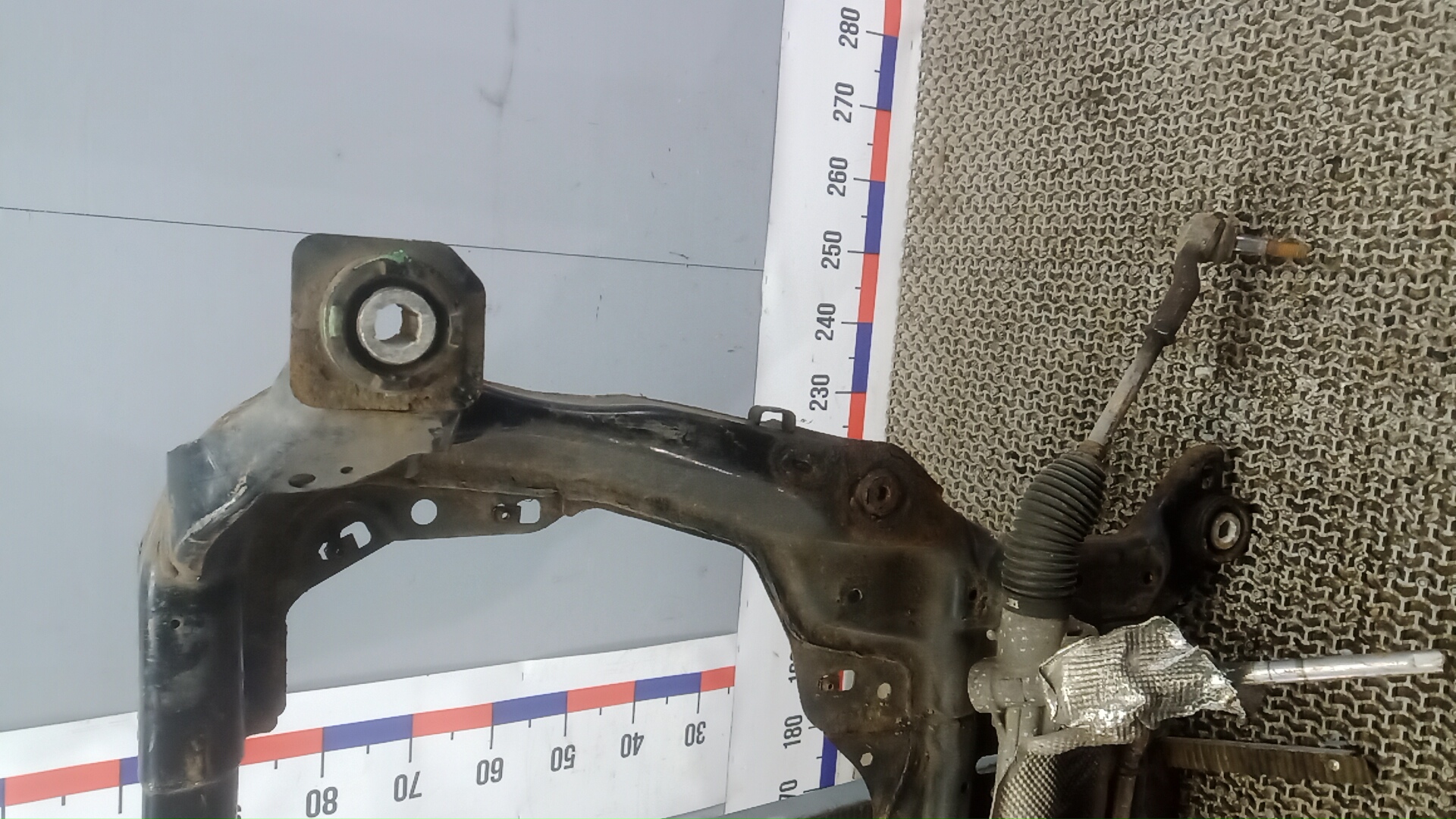 Балка передняя (крепление продольных тяг)