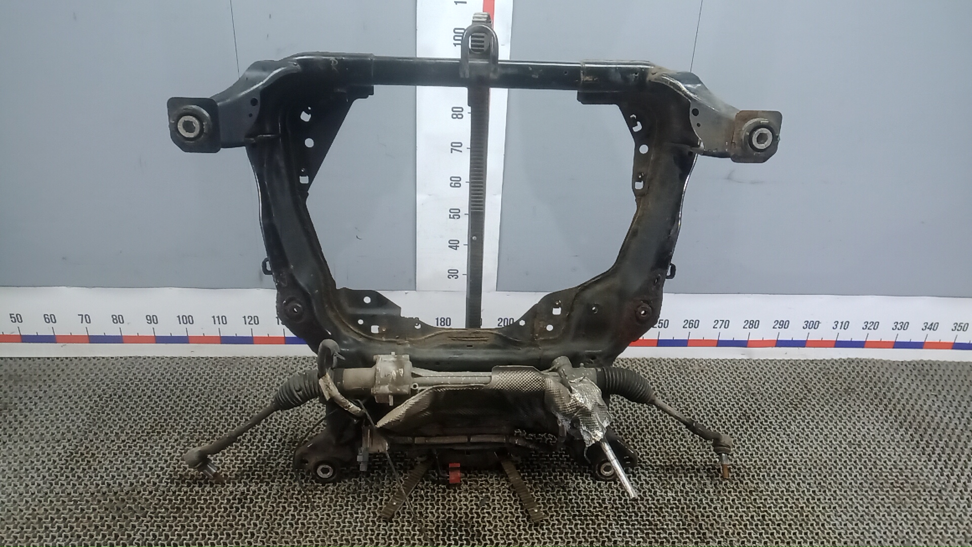 Балка передняя (крепление продольных тяг)