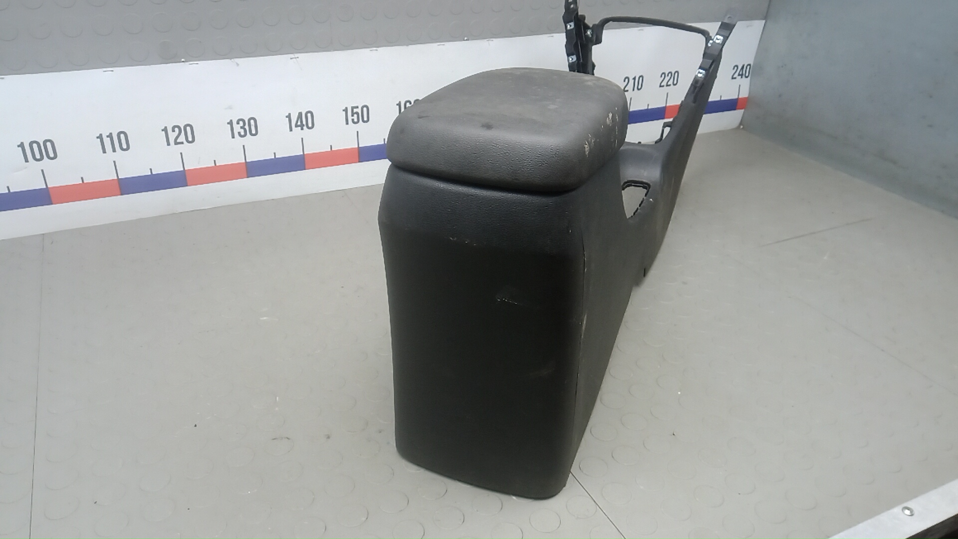 Подлокотник