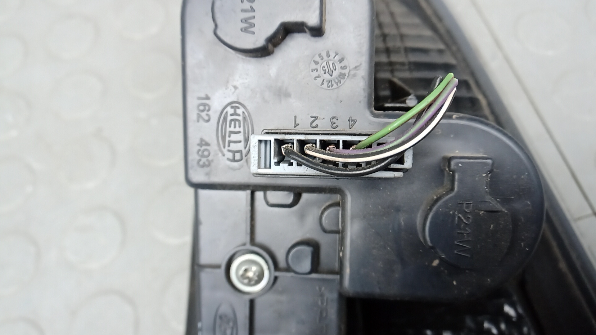 Фонарь задний внутренний левый