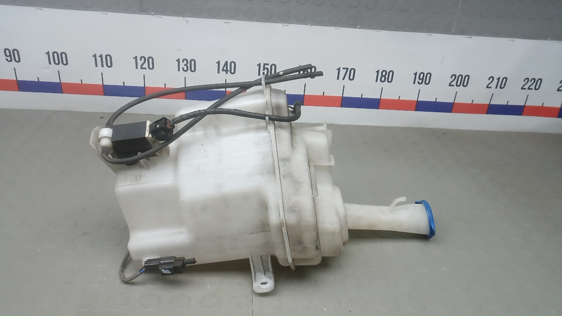 Бачок омывателя лобового стекла