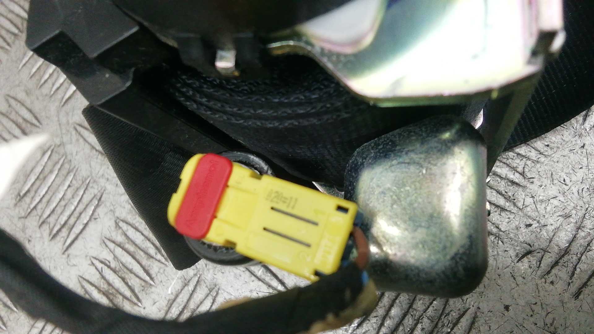 Ремень безопасности с пиропатроном