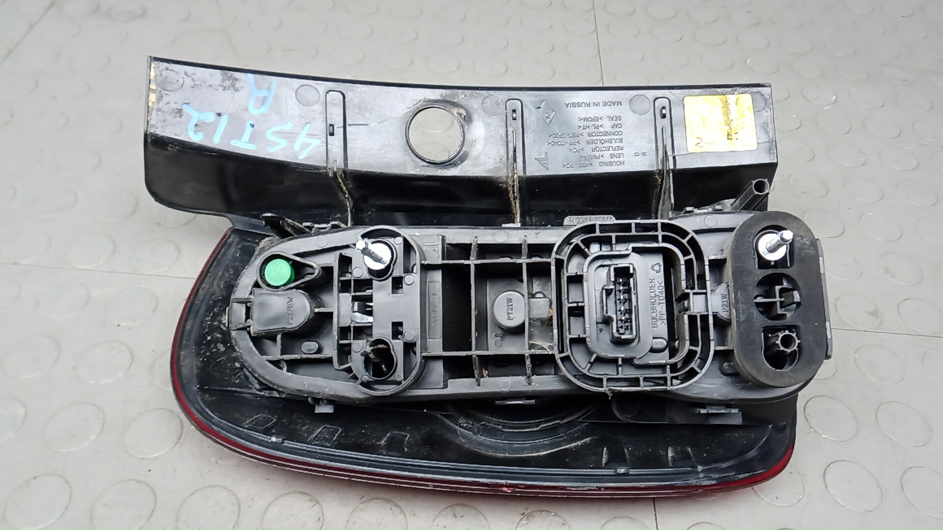 Фонарь задний правый