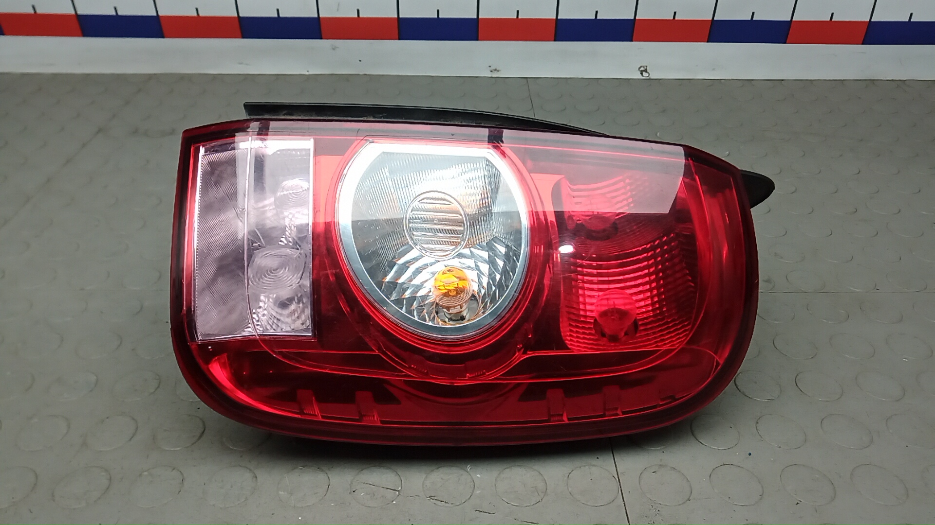 Фонарь задний правый