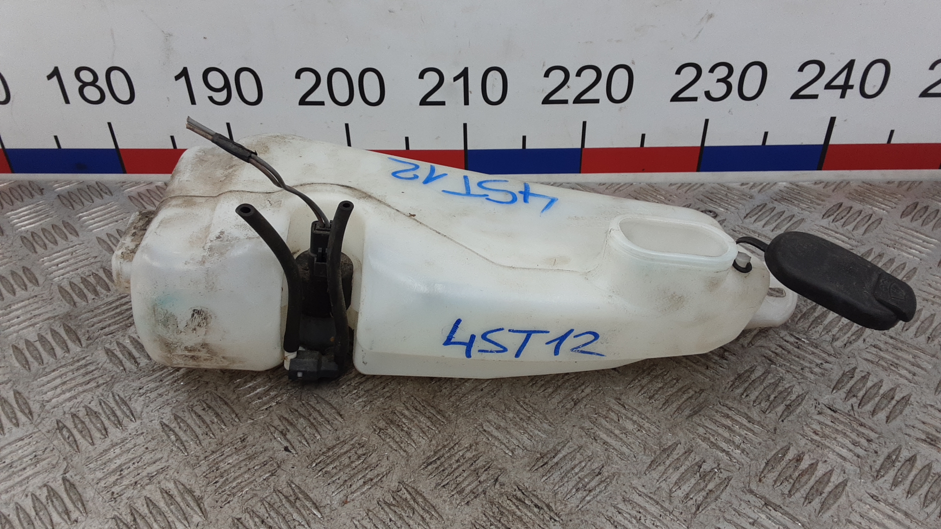 Бачок омывателя лобового стекла