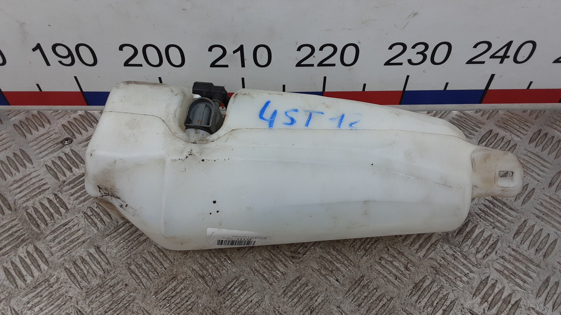 Бачок омывателя лобового стекла