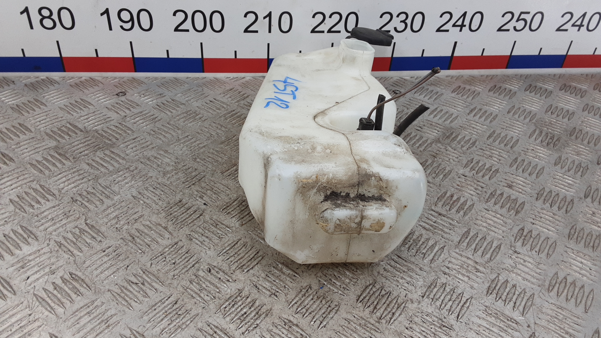 Бачок омывателя лобового стекла