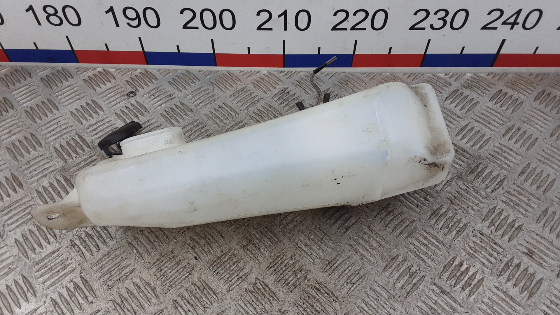 Бачок омывателя лобового стекла