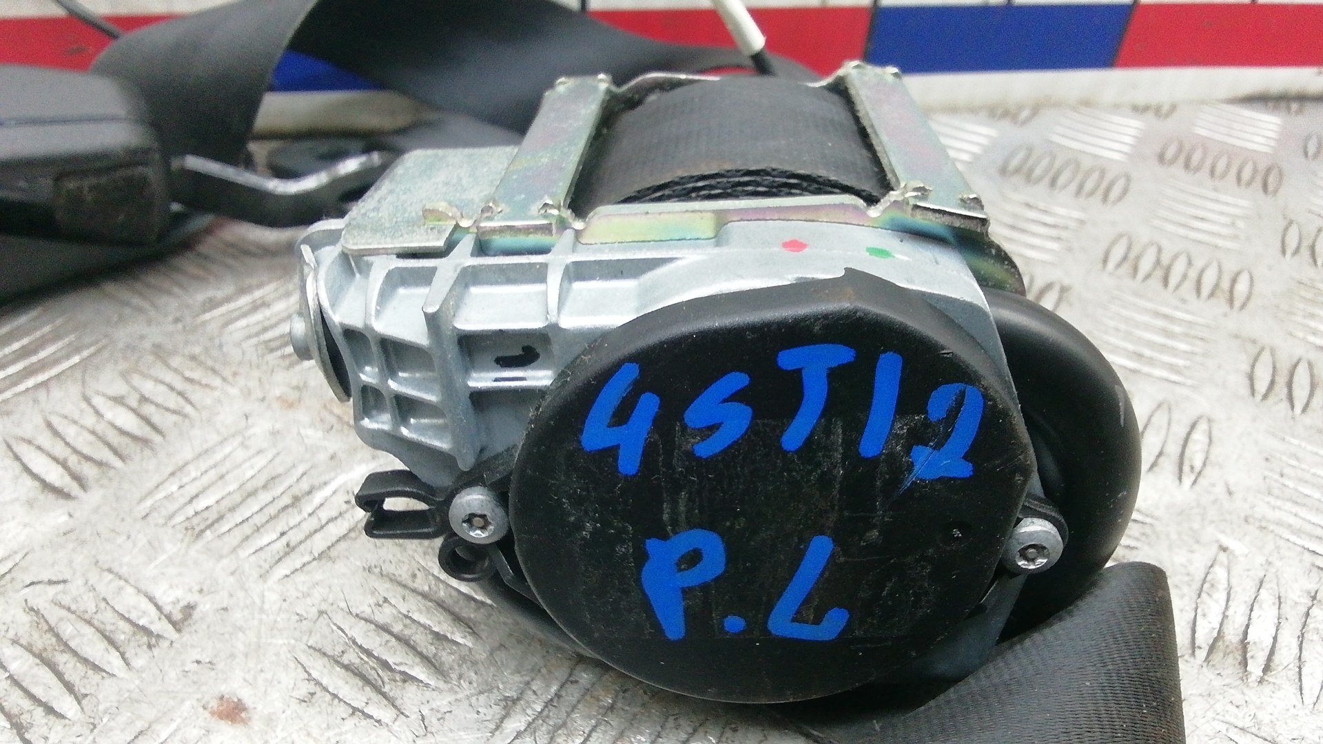 Ремень безопасности с пиропатроном