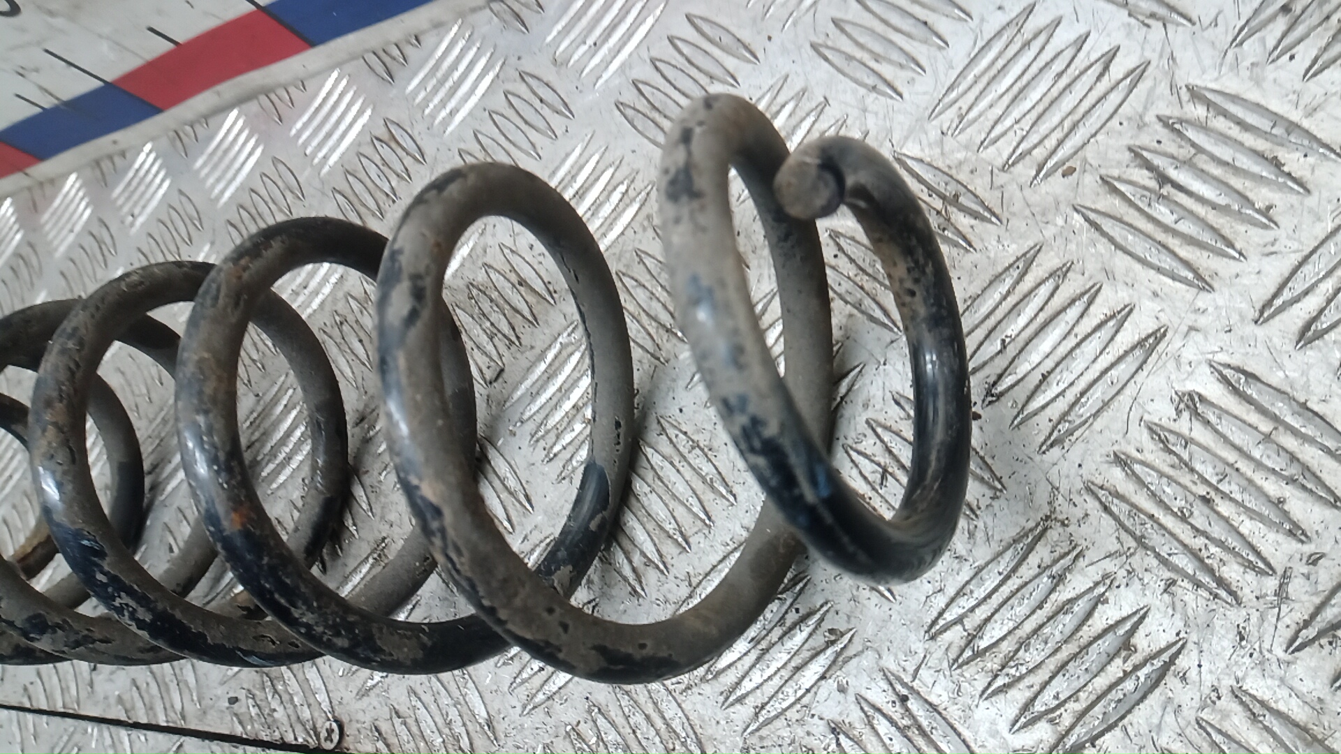 Пружина задняя