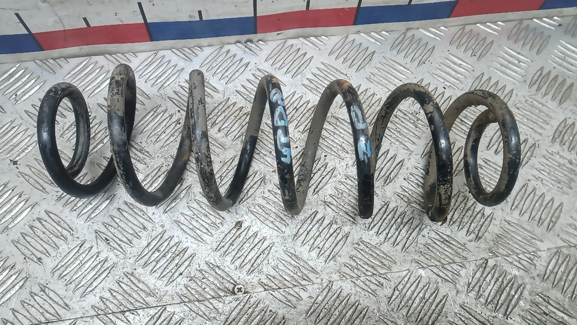 Пружина задняя