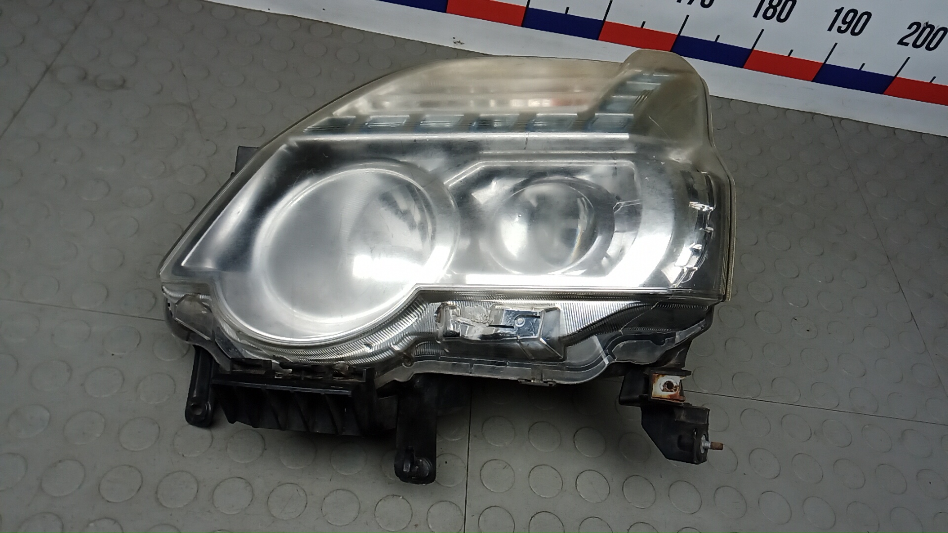 Фара левая