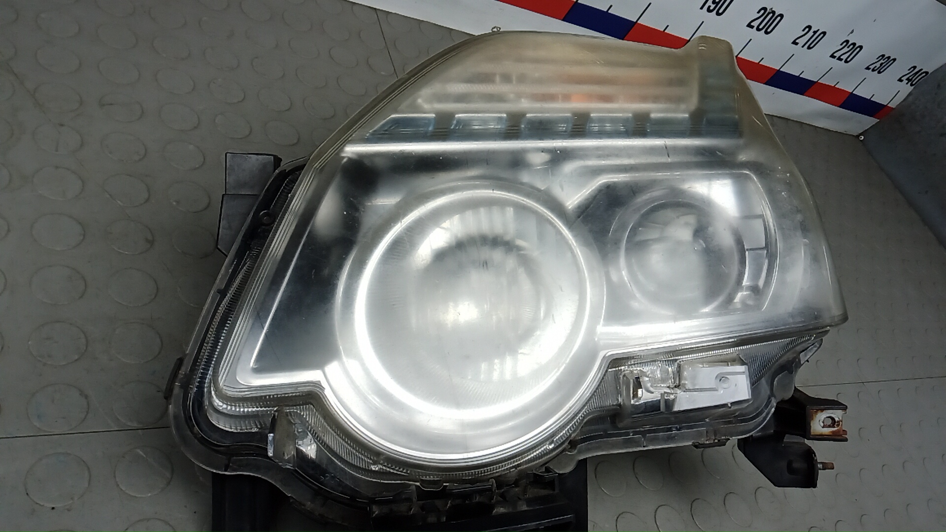 Фара левая