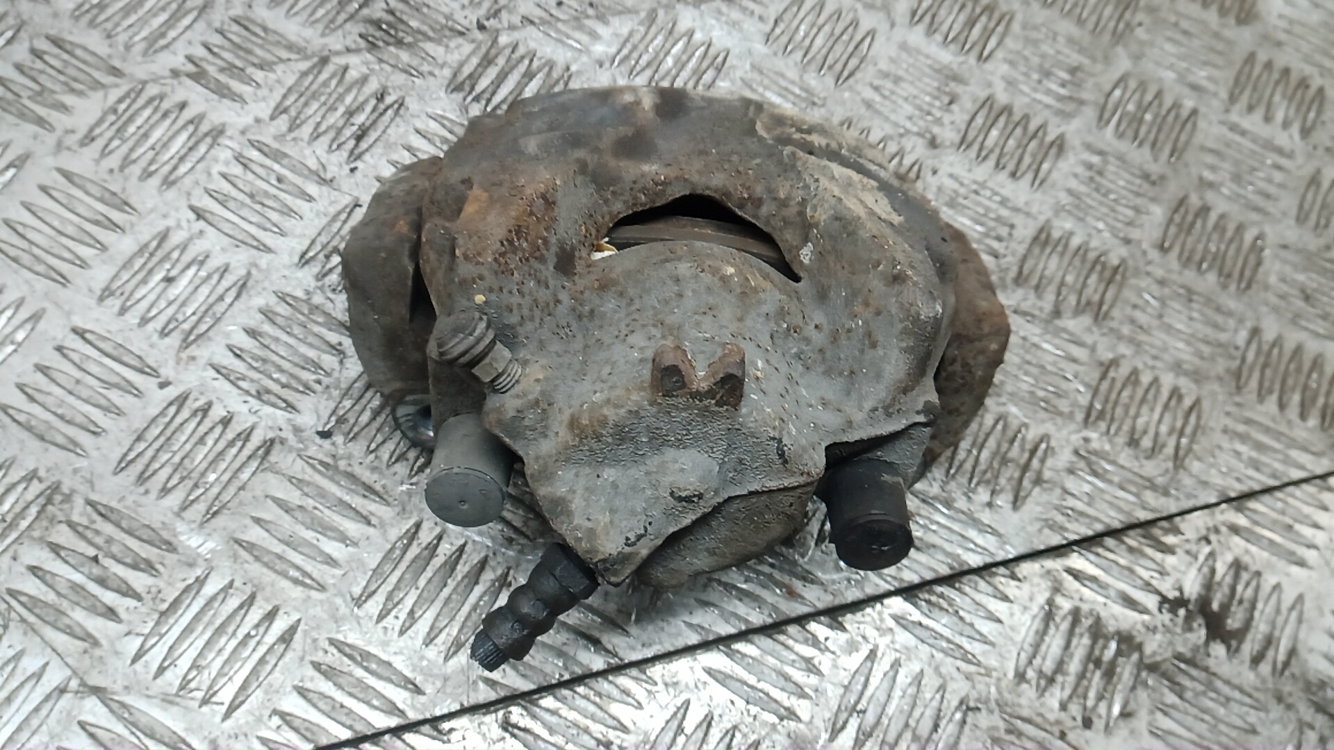 Суппорт передний левый