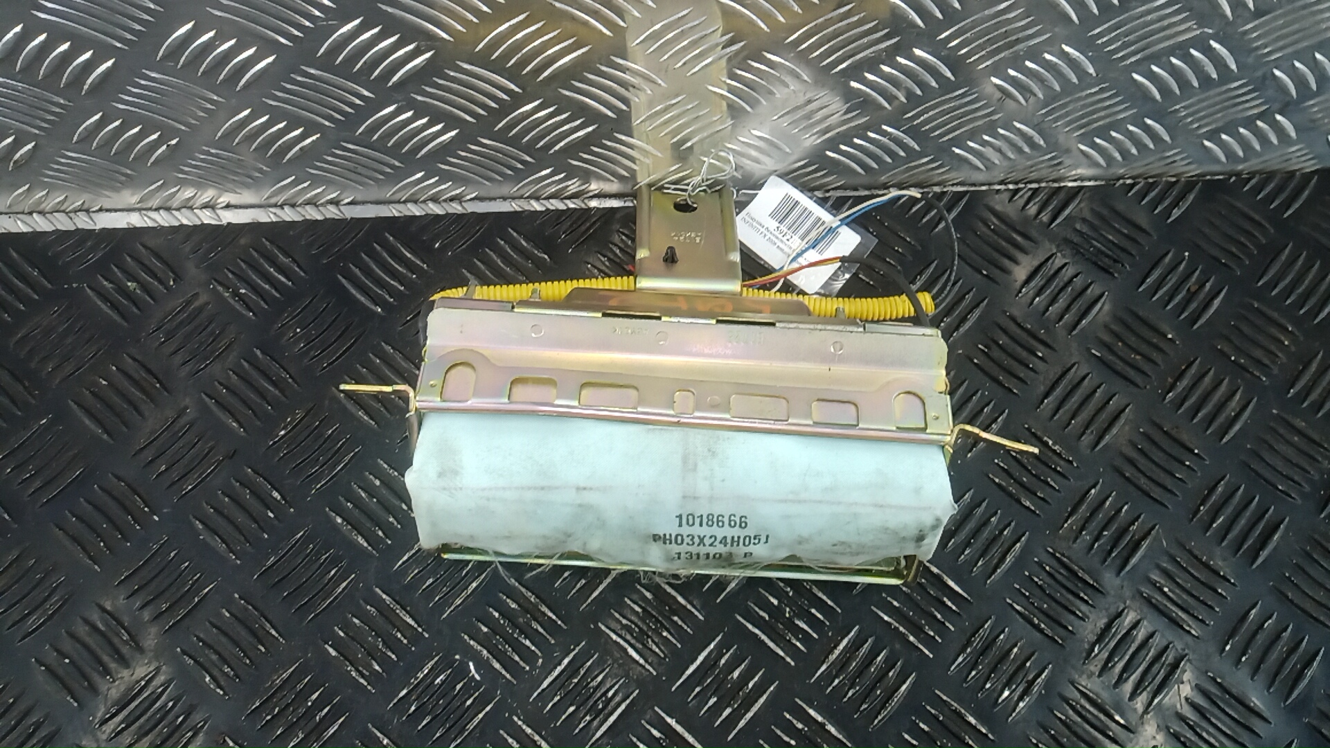 Подушка безопасности пассажирская (в торпедо)