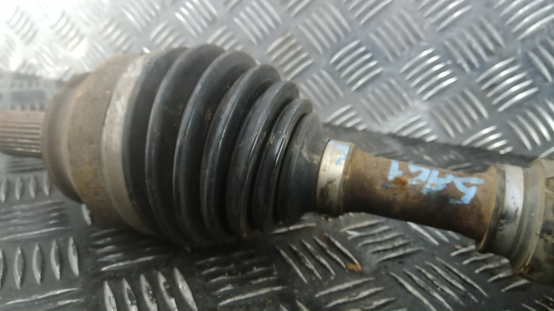 Полуось передняя левая