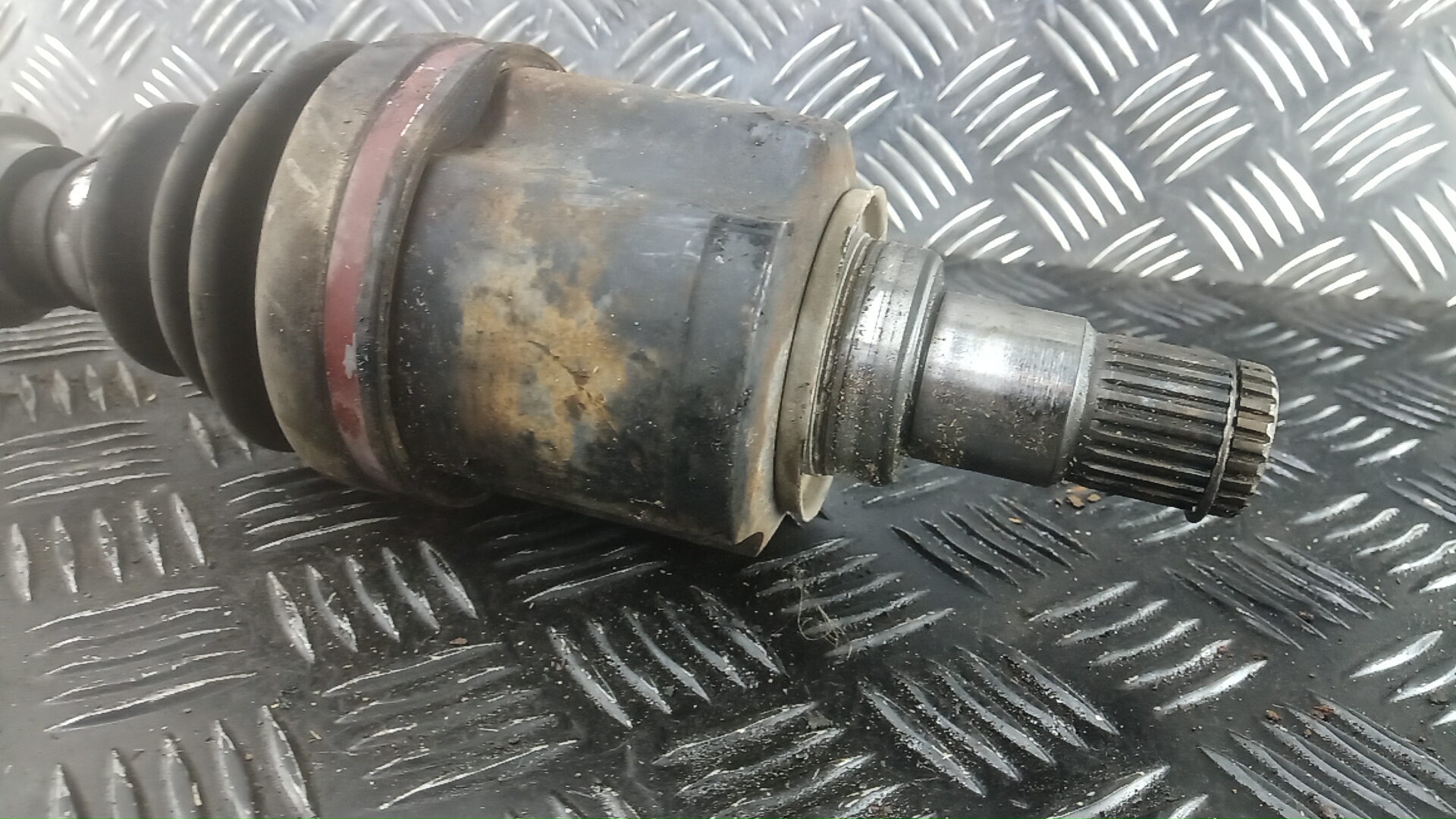 Полуось передняя левая