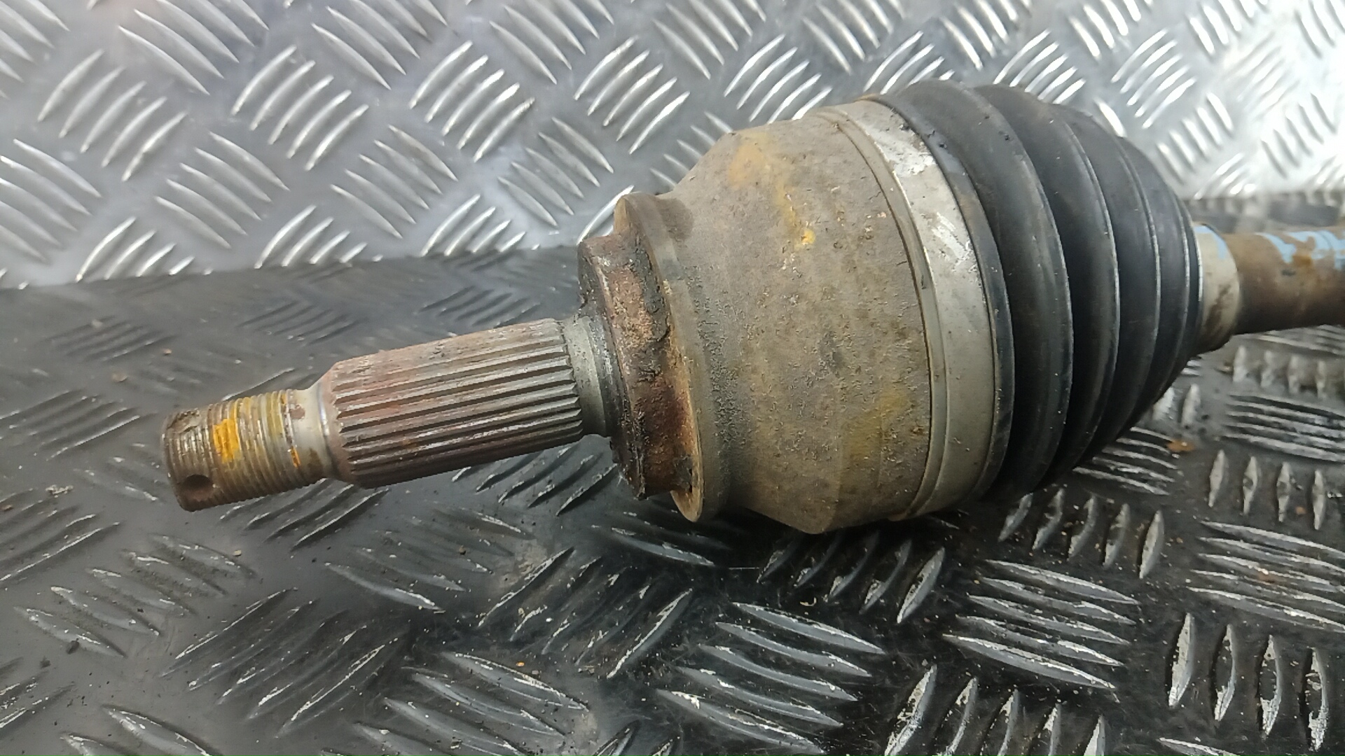 Полуось передняя левая