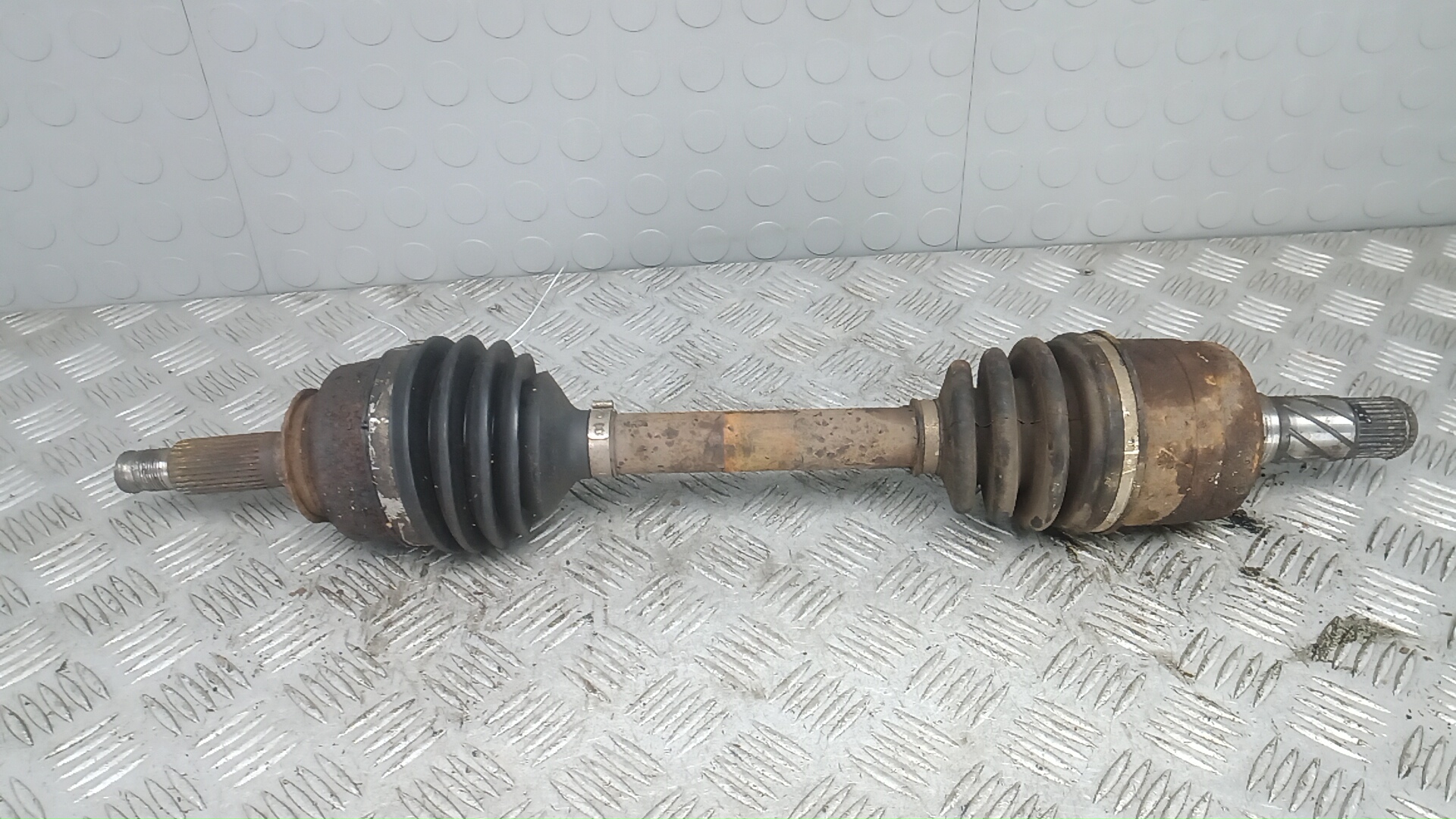 Полуось передняя левая