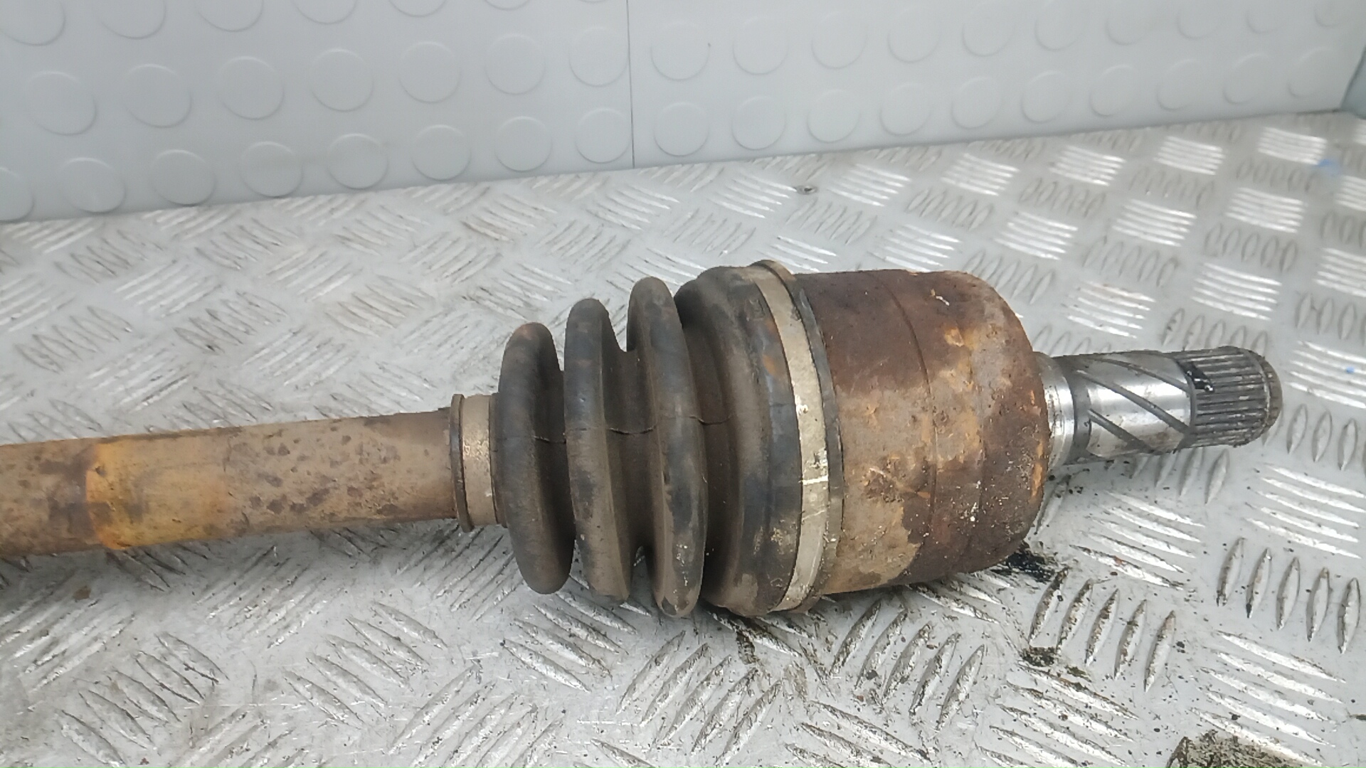 Полуось передняя левая