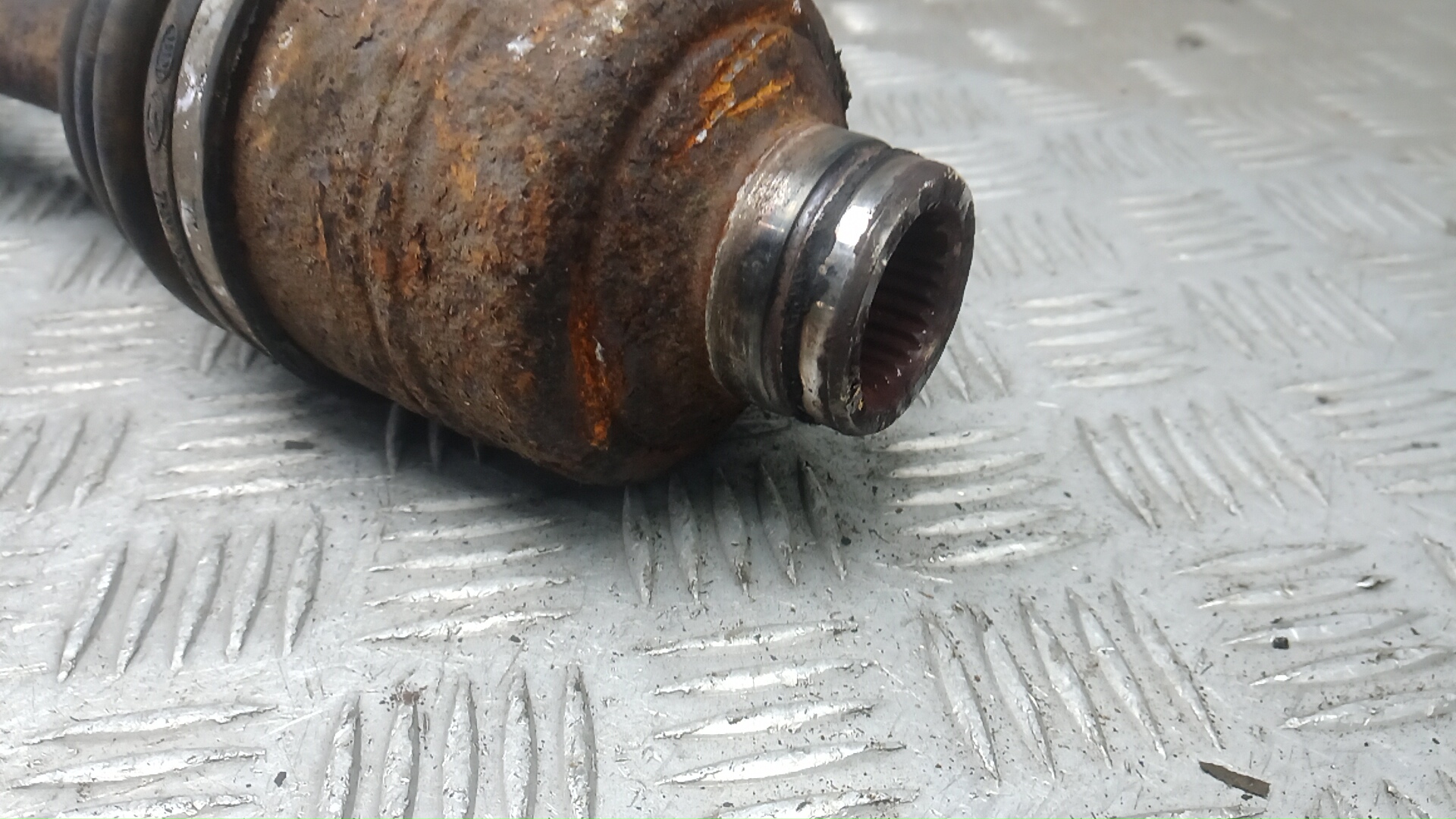 Полуось передняя правая