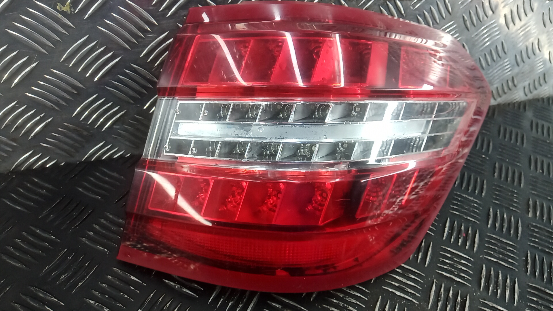 Фонарь задний правый