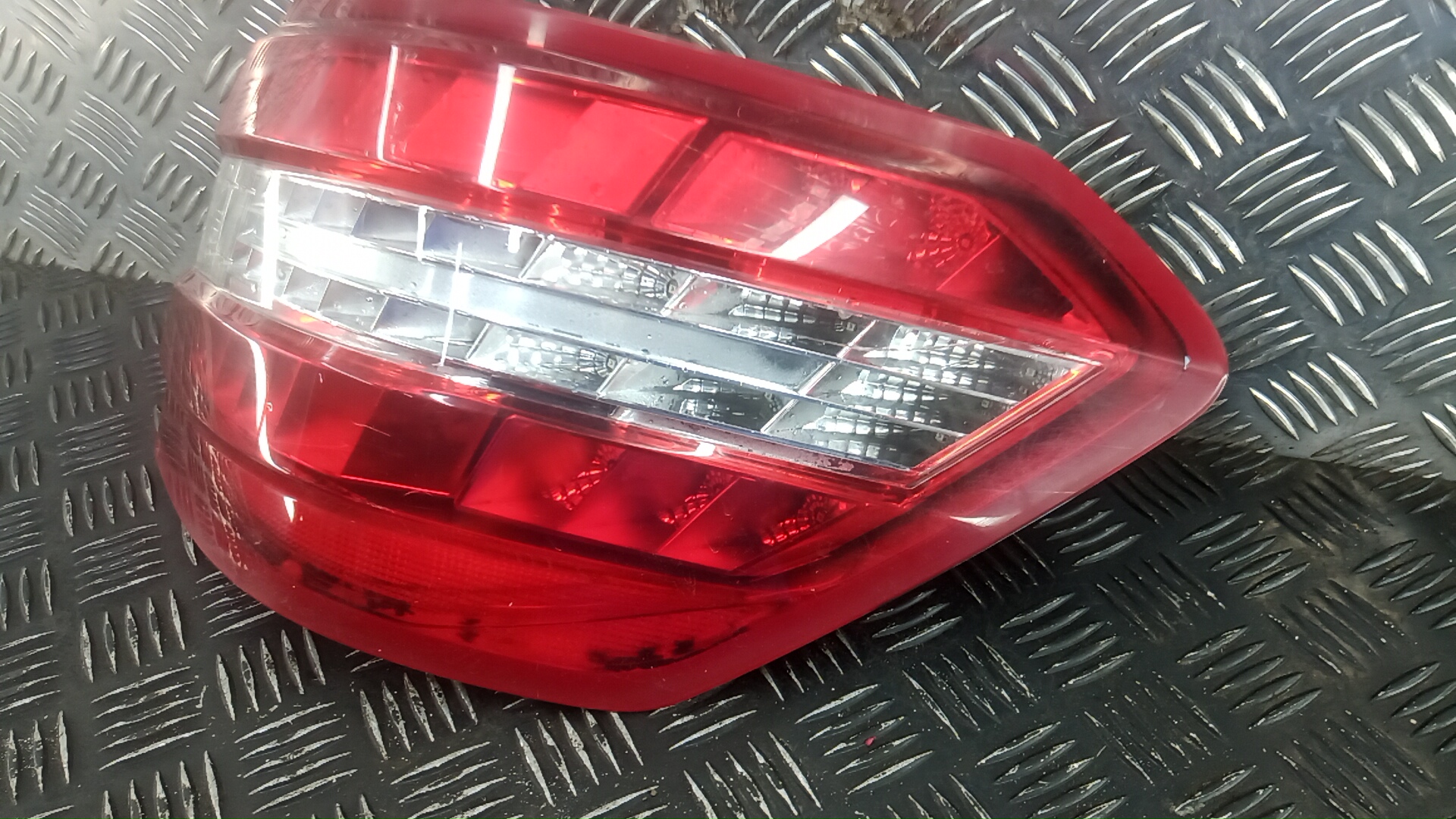 Фонарь задний правый